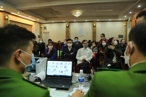 Hà Nội: Ra vào cơ quan sẽ phải quét mã QR trên thẻ CCCD gắn chip