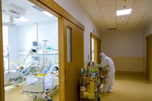 Tối 6-1 thêm 16.417 ca mắc COVID-19, Hà Nội cao gấp 6 lần TP.HCM