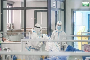 Tối 21-1 thêm 15.935 ca mới, ca tử vong tại TP.HCM giảm mạnh, Hà Nội tăng