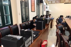 Khởi tố 26 người của đường dây cho vay qua app, ‘khủng bố con nợ’