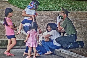 Trung sĩ cảnh vệ dùng ngón tay ngăn người đàn ông lên cơn co giật cắn lưỡi