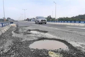 Tòa Cấp cao tại Hà Nội phúc thẩm vụ cao tốc Đà Nẵng – Quảng Ngãi chi chít ‘ổ gà’