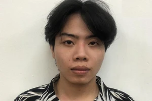 Không chốt cửa khi ngủ, thiếu nữ bị hàng xóm lẻn vào hiếp dâm