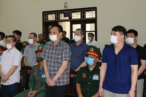 Cựu đại tá biên phòng liên tục nói ‘bị ép cung’, ‘dám lấy tính mạng khẳng định’