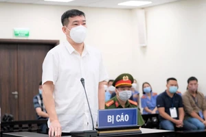 Khi cựu trưởng công an quận ra tòa nói chuyện bị mớm cung, dọa nạt