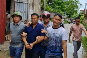 Bắt kẻ dùng xe ô tô tông ngã 1 phụ nữ rồi dùng hung khí đánh liên tiếp