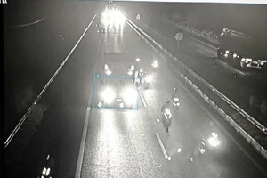 CSGT chặn 20 xe máy lao trên cao tốc TPHCM - Long Thành - Dầu Giây