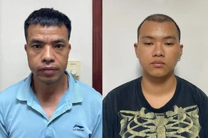 Thêm 2 người trong đường dây ‘bảo kê’ chợ đầu mối hoa quả bị bắt