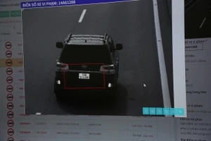 4 ô tô che mờ biển số trên cao tốc để… tránh bị phạt nguội