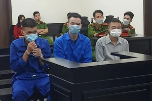 Chồng và con trai lãnh án tù sau khi bắt quả tang vợ ngoại tình