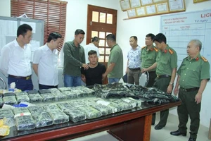 Tội phạm ma túy trang bị súng, lựu đạn… để chống trả công an