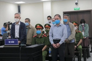 Cựu vụ trưởng Bộ Y tế: ‘Ký vì sơ suất, tin là đã đầy đủ’ 