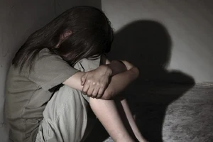 Quan hệ với bé gái 12 tuổi lãnh 8 năm tù