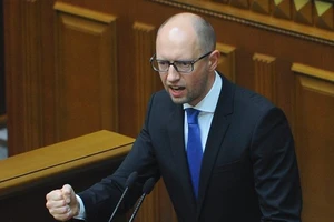 Ukraine: Liên minh cầm quyền sụp đổ, Thủ tướng Yatsenyuk từ chức