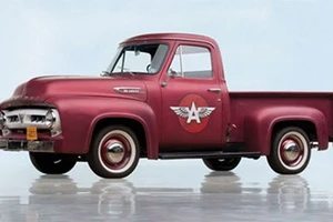 Bộ sưu tập xe khủng của một gia đình được bán đấu giá