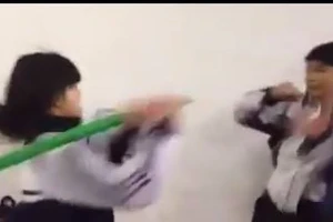 Nữ sinh đánh nam sinh phải nghỉ học một tuần 