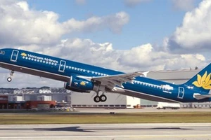 Máy bay Vietnam Airlines chở 141 hành khách hạ cánh khẩn cấp