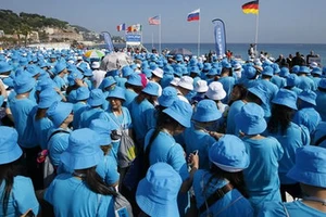 Pháp đón tiếp đoàn khách du lịch khổng lồ gồm 6.400 người