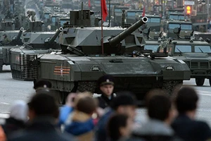 Nga nói gì về vụ siêu tăng T-14 Armata 'tuột xích' lúc tập dượt?
