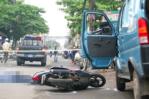 Kinh nghiệm mở cửa xe ô tô 1 cách an toàn