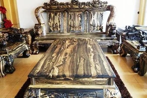 Bộ bàn ghế gỗ sưa trăm tỷ đắt nhất Việt Nam