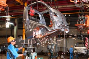 Đề xuất giảm thuế nhập khẩu linh kiện ô tô về 0% từ năm 2016 