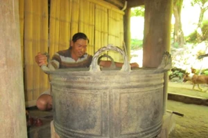 Bán 'báu vật' của làng để làm đường nông thôn mới