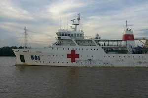 Tàu bệnh viện HQ 561 đưa thi thể chiến sĩ CASA 212 cập cảng Hải quân