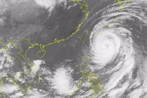 Bão Megi mạnh cấp 14 tiến gần biển Đông