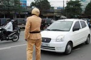 Không có giấy phép lái xe thì có bị tạm giữ xe?