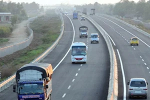 Mức phạt ô tô chạy quá tốc độ trên đường cao tốc