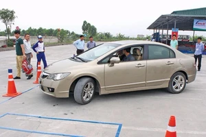 Cao 1m 40 có được thi bằng lái xe B1?