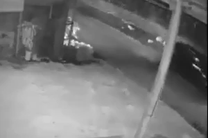 Ô tô tông người trong đêm rồi bỏ chạy 