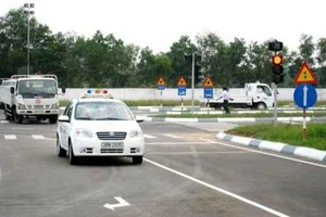 Không có giấy CMND có được học lái xe?