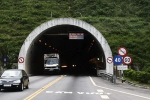 Những điều cần biết khi lái xe ô tô trong hầm đường bộ