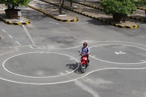 Thị lực một mắt yếu có được thi giấy phép lái xe hạng A1?