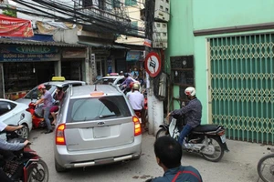 Xe từ đường nhánh ra đường chính có phải nhường đường?