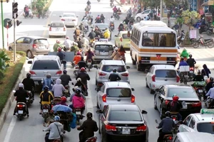 Ô tô chuyển làn không đúng quy định bị phạt thế nào?