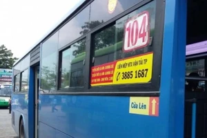 Chết khiếp với màn “đua giờ” của xe buýt