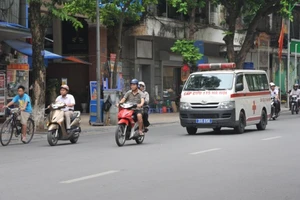 Không nhường đường cho xe ưu tiên, có bị tước GPLX?