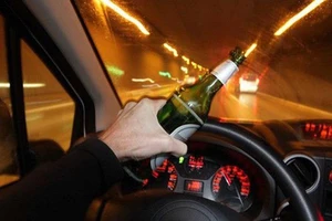 Tết, nhậu sao để đi đường không bị phạt?