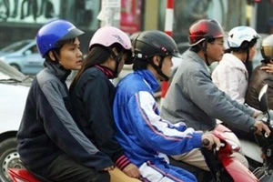 Trường hợp nào được “kẹp 3” trên xe máy?