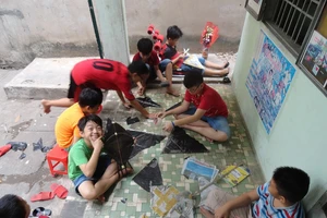 Trong mùa dịch, nhớ sự chộn rộn của tụi nhỏ hàng xóm