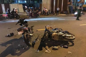 Nhiều người đi xe máy rất ẩu, bất chấp luật lệ