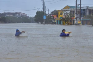 Báo Pháp Luật TP.HCM kêu gọi hỗ trợ đồng bào miền Trung bị lũ 