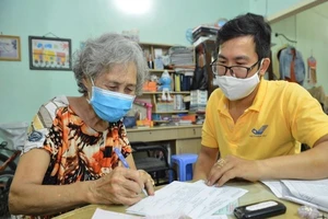 TP.HCM: Nhận lương hưu, trợ cấp BHXH tại nhà