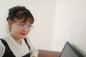 Tác giả ở nơi làm việc. Ảnh: NVCC