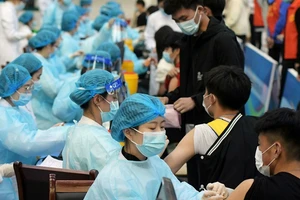 Một điểm tiêm vaccine ngừa COVID-19 tại tỉnh Sơn Đông, Trung Quốc. Ảnh: REUTERS