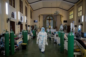 Một bệnh viện điều tri COVID-19 tại vùng thủ đô Manila, Philippines. Ảnh: REUTERS