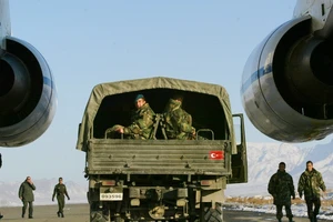 Lực lượng Thổ Nhĩ Kỳ trong một nhiệm vụ của liên quân quốc tế ở sân bay Kabul hồi năm 2003. Ảnh: DAILY SABAH